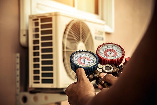 Professional Hvac technician working in Hicksville, OH